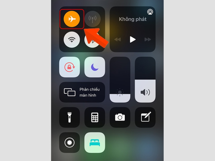 chuyển điện thoại sang chế độ máy bay với iphone