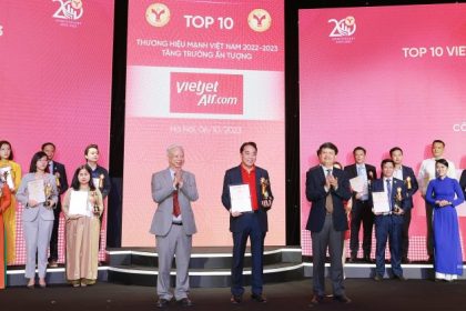 Vietjet vào top 10 'Thương hiệu mạnh, tăng trưởng ấn tượng 2023'