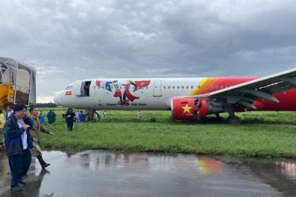 Máy bay Vietjet hạ cánh lỗi.