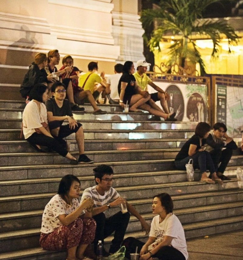 Cafe bệt Nhà Hát Lớn - Sài Gòn.