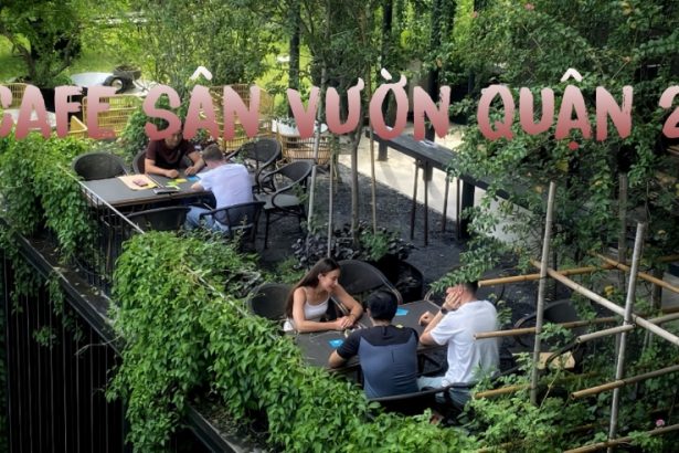 Quán cafe sân vườn quận 2 đẹp, thoáng mát, thoải mái, giá rẻ