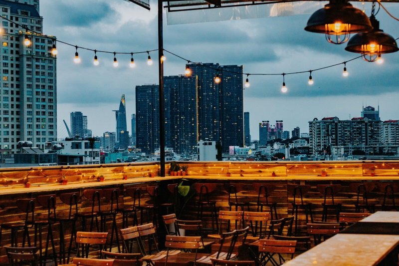 Đến với cafe view đẹp Bình Thạnh - Đi trốn, thực khách sẽ như tách biệt khỏi sự ồn ào để đắm chìm vào cảnh đẹp nơi đây.