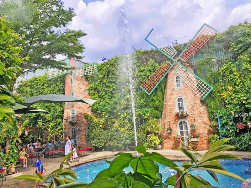 Quán cafe sân vườn đẹp ở Sài Gòn - Family Gardens Cafe.