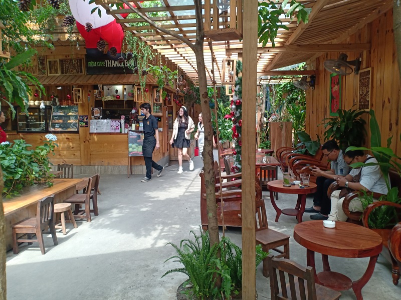 Tiệm Cafe Tháng Bảy.