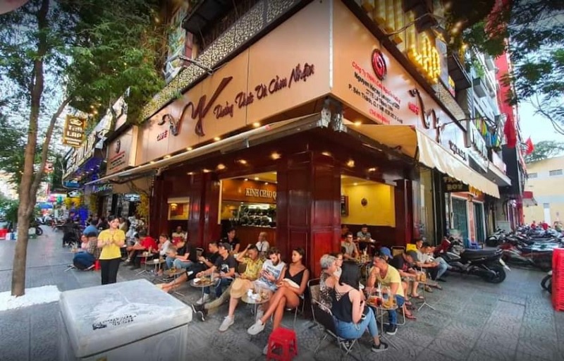 Vy là quán cafe quận 1 nổi tiếng.